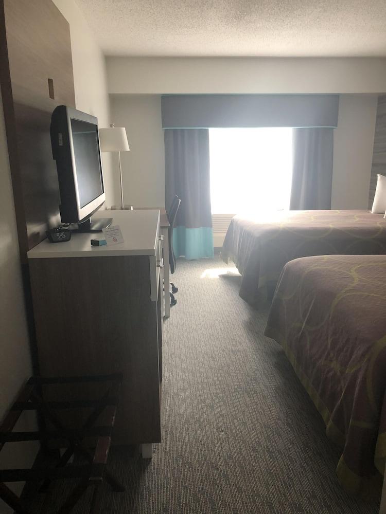 Super 8 By Wyndham Manchester Airport Buitenkant foto