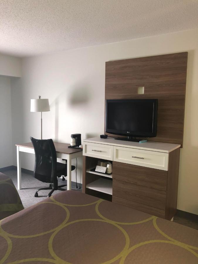 Super 8 By Wyndham Manchester Airport Buitenkant foto